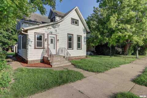 704 N 3RD Street, Clinton, IA 52732