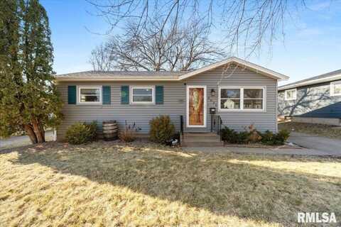 2836 CYPRESS Drive, Bettendorf, IA 52722