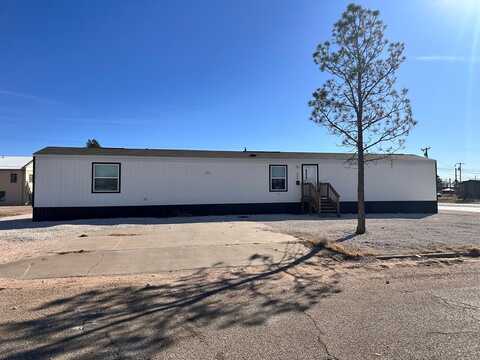 606 12th St, Seagraves, TX 79359