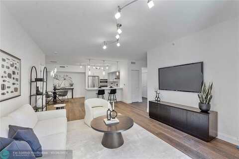 19601 E Country Club Dr, Aventura, FL 33180