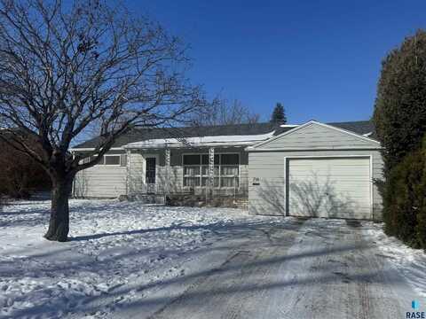 714 NW 4th St, Madison, SD 57042