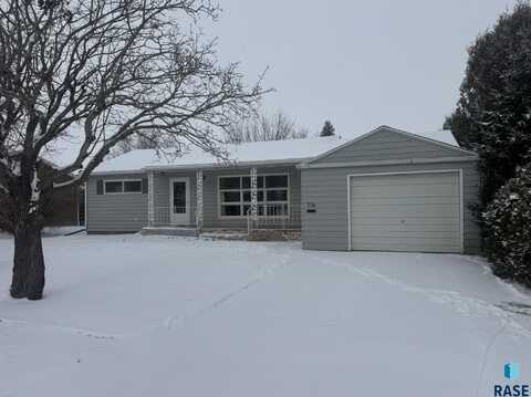 714 NW 4th St, Madison, SD 57042