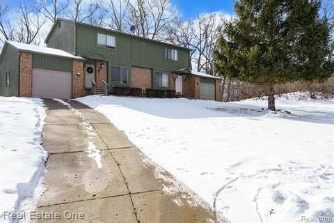 223 SUMMIT Ridge, White Lake, MI 48386