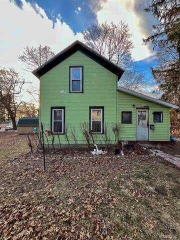 64 SALEM Street, Hillsdale, MI 49242