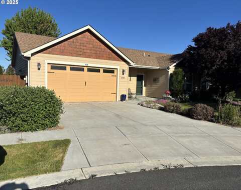 1036 SW OLIVE CT, Hermiston, OR 97838