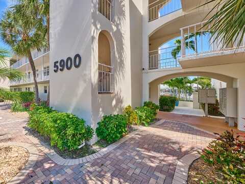 5900 NE 7th Avenue, Boca Raton, FL 33487