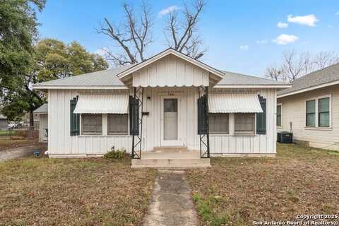 752 N HIGH ST, Uvalde, TX 78801