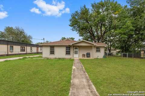 918 6TH ST, Floresville, TX 78114