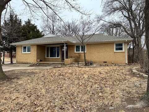 846 N El Paso Dr, Derby, KS 67037