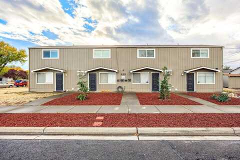 325 N 9th Street, Central Point, OR 97502