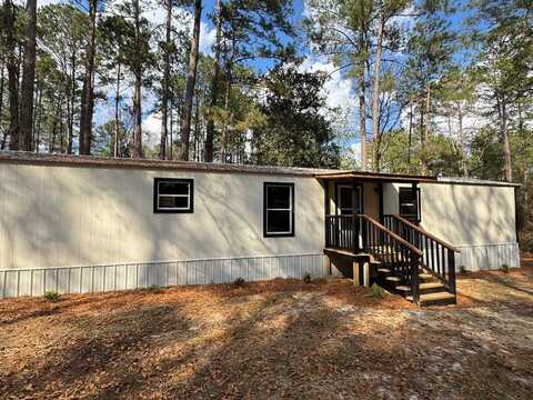 150 Oakwood Ln., Thomasville, GA 31792