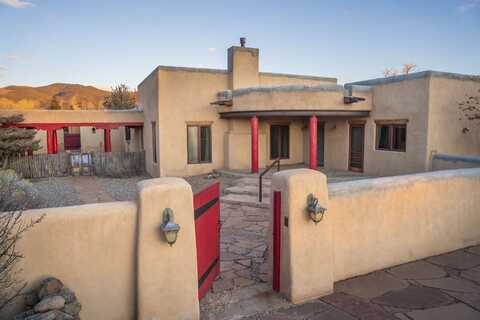 125 De Teves, Taos, NM 87571