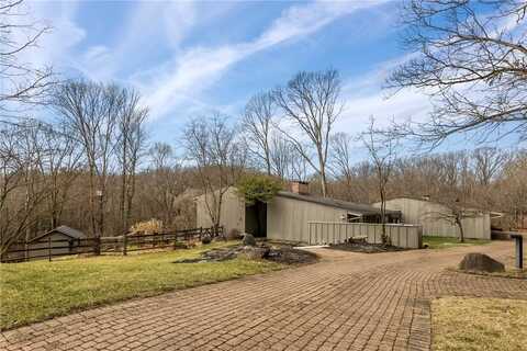 112 Wynnwood Dr, Fox Chapel, PA 15215