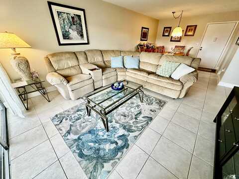 Davis Rd, Palm Springs, FL 33461