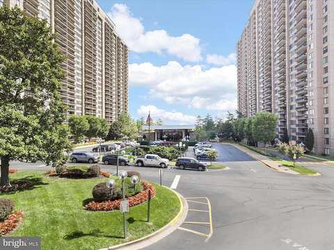 S George Mason Dr, Falls Church, VA 22041