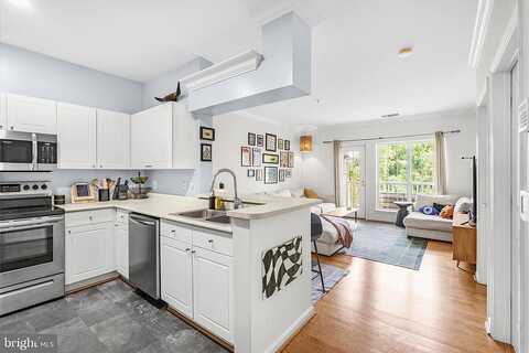 Strutfield Ln, Alexandria, VA 22311