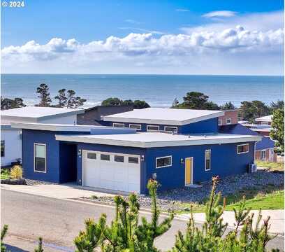 Driftwood, GOLD BEACH, OR 97444