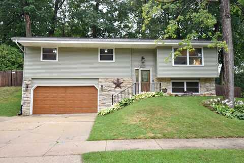 Mulberry Drive W, West Bend, WI 53090