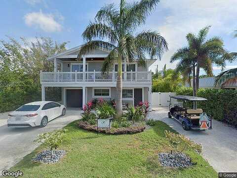 72Nd St, Holmes Beach, FL 34217