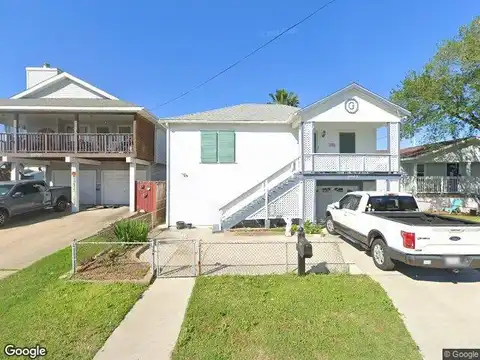 1/2 Hollywood Ave, Galveston, TX 77551