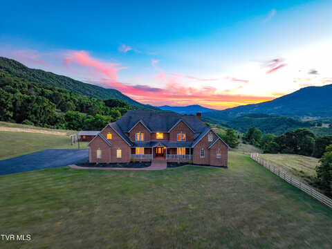 Six Farm Road, Tazewell, VA 24651