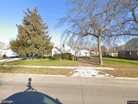 13 Mile, SAINT CLAIR SHORES, MI 48082