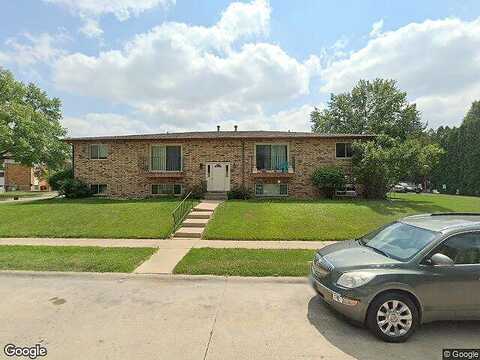 30Th Ave Ct 5, Moline, IL 61265