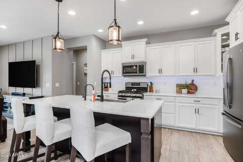 1437 W SMOKE TREE Avenue, San Tan Valley, AZ 85140