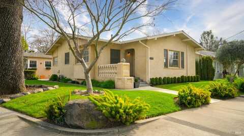 204 Ridgway Avenue, Santa Rosa, CA 95401