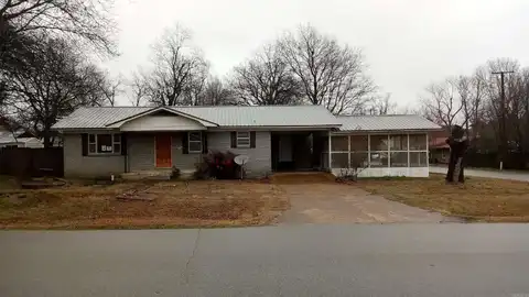 330 College Street, Newark, AR 72562