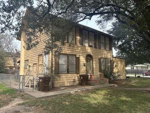 704 W Richard Avenue, Kingsville, TX 78363