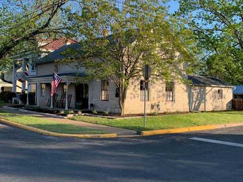 125 San Antonio St, Fredericksburg, TX 78624