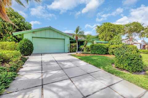 696 Lakewoode Circle E, Delray Beach, FL 33445