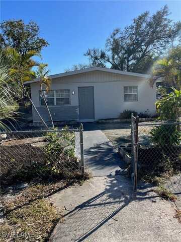 2640-2642 Saint Charles Street, Fort Myers, FL 33916