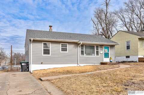 6942 Pinkney Street, Omaha, NE 68104