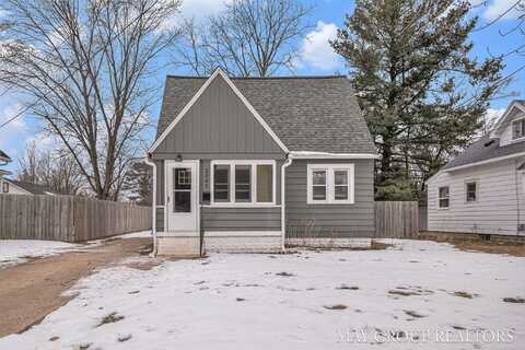 2045 Oakwood Avenue NE, Grand Rapids, MI 49505