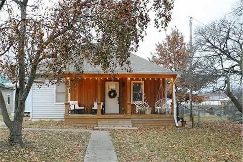 108 W 1st Street, Kearney, MO 64060