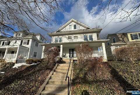 39 Ethelbert Place Right Side, Ridgewood, NJ 07450