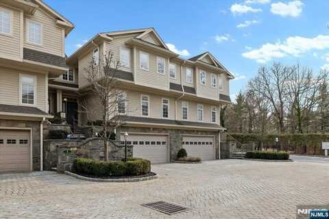 3 Kensington Court, Tenafly, NJ 07670