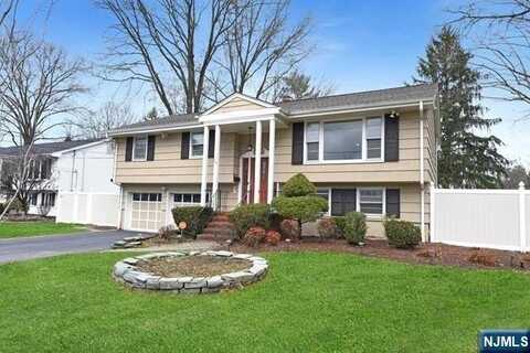 111 Grant Place, Paramus, NJ 07652