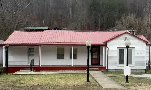 2262 Blacklog Road, Inez, KY 41224