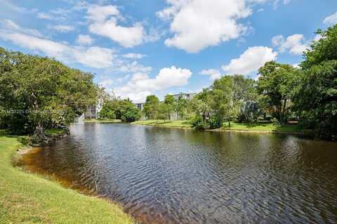 2305 S Cypress Bend Dr, Pompano Beach, FL 33069