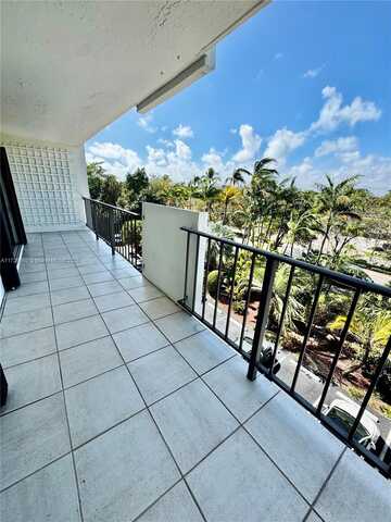 77 Crandon Blvd, Key Biscayne, FL 33149