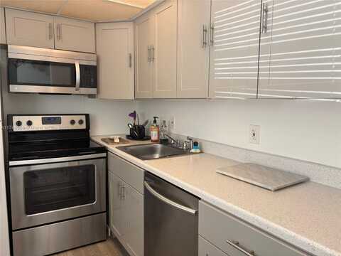 2790 NE 201st Ter, Aventura, FL 33180