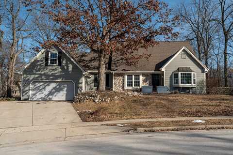 2900 Devonshire Ct, Waukesha, WI 53188