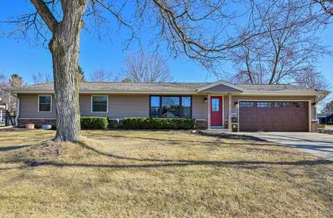 1300 Riverton Dr, Mukwonago, WI 53149