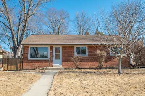 4254 N 93rd St, Wauwatosa, WI 53222