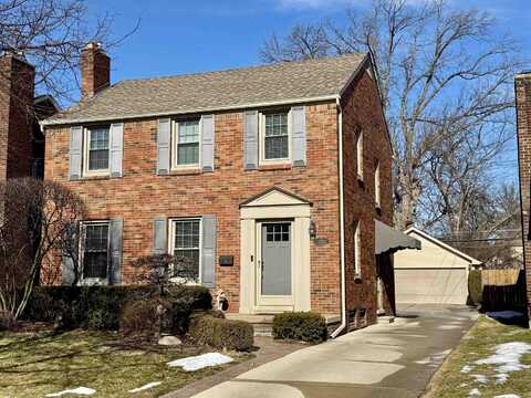 1752 Hampton, Grosse Pointe Woods, MI 48236