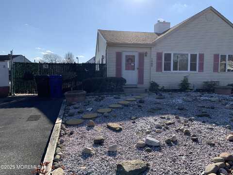 1989 Lamplighter Drive, Toms River, NJ 08753