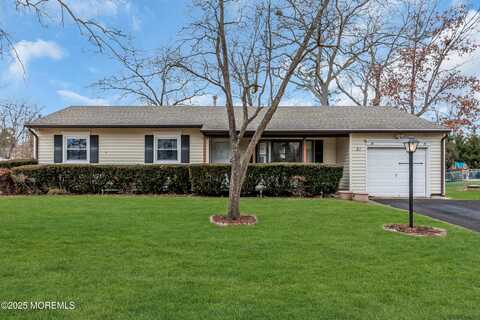 21 Bailey Avenue, Toms River, NJ 08755